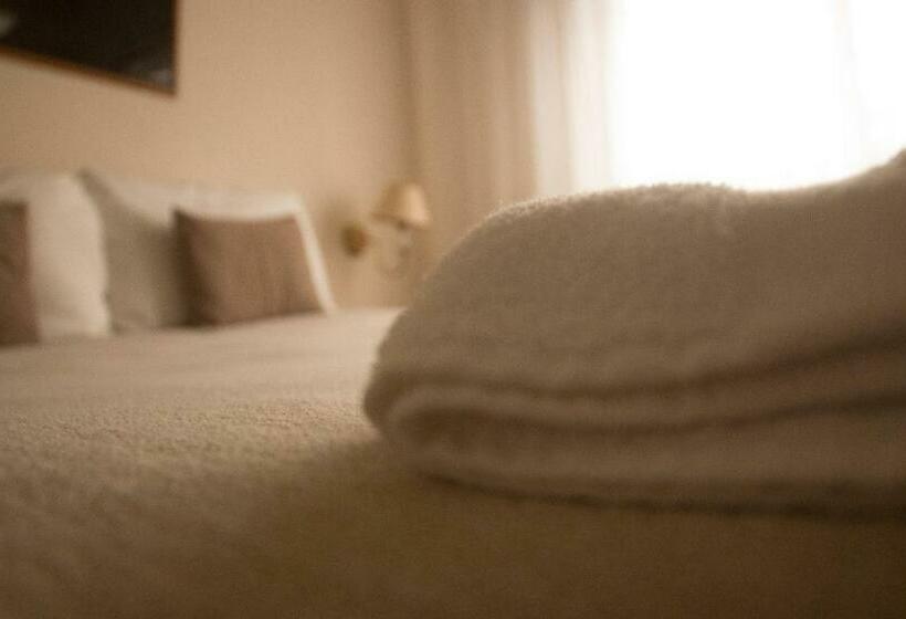 スタンダードトリプルルーム, De Cine Las Golondrinas