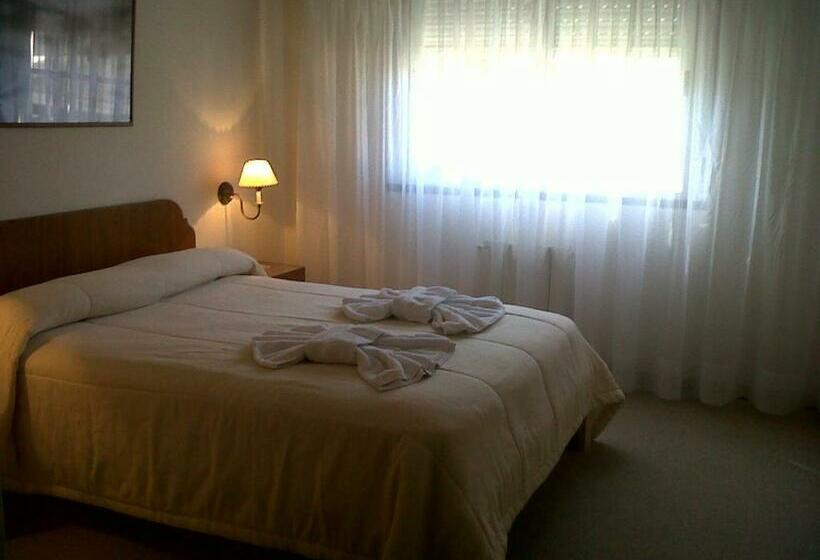 スタンダードルーム, De Cine Las Golondrinas