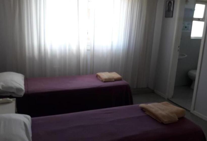 エコノミールーム, De Cine Las Golondrinas