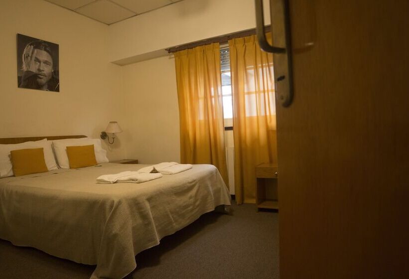 スタンダードルーム, De Cine Las Golondrinas