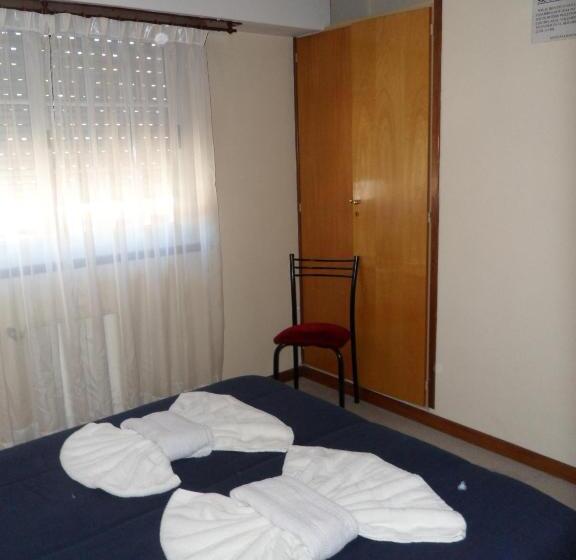 スタンダード４人部屋, De Cine Las Golondrinas