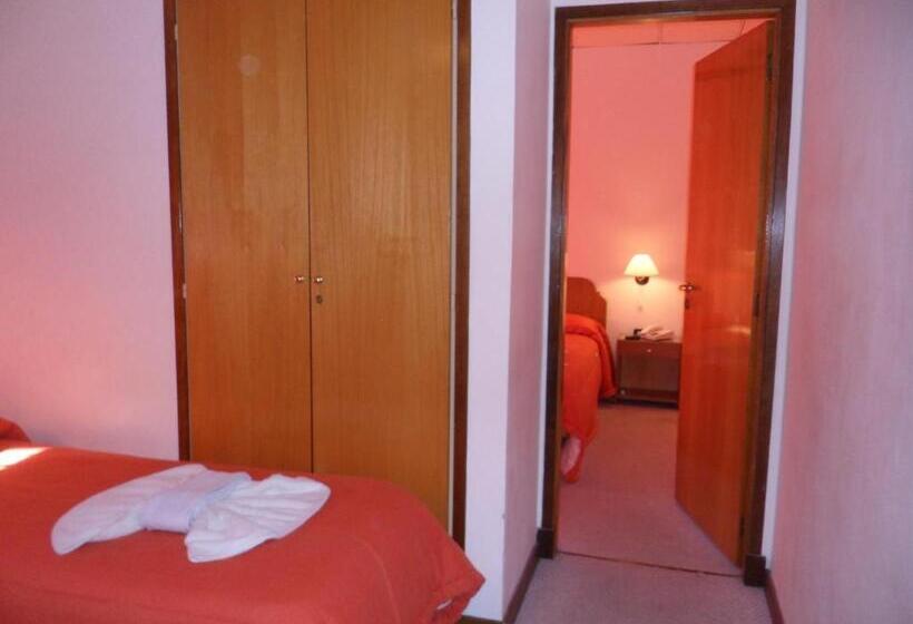 スタンダード４人部屋, De Cine Las Golondrinas