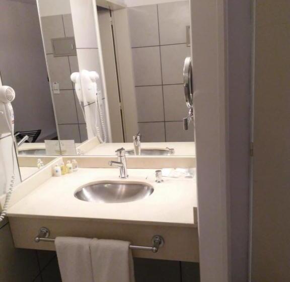 발코니가 있는 스위트, Global