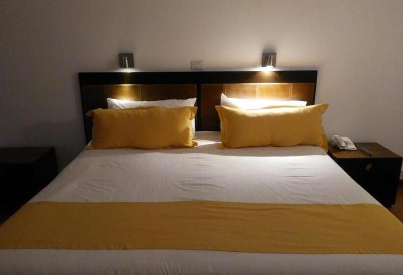 발코니가 있는 스위트, Global