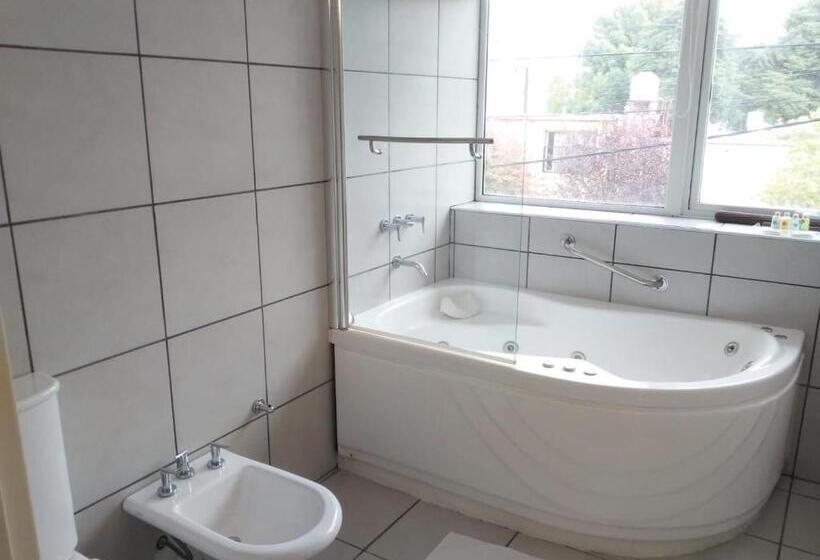 수피리어 자쿠지 룸, Global