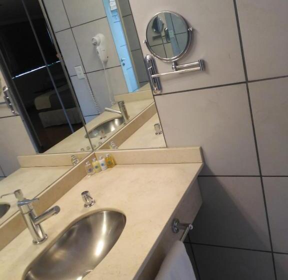 수피리어 패밀리 룸, Global