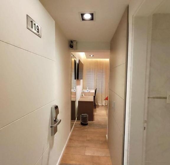 디럭스 룸, Global