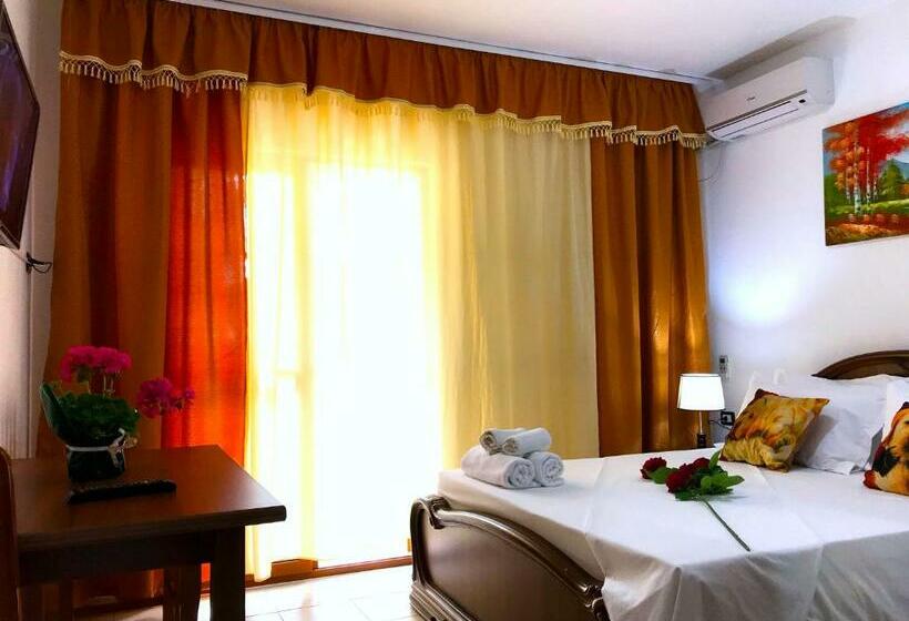 스탠다드 발코니 룸, Mali I Robit