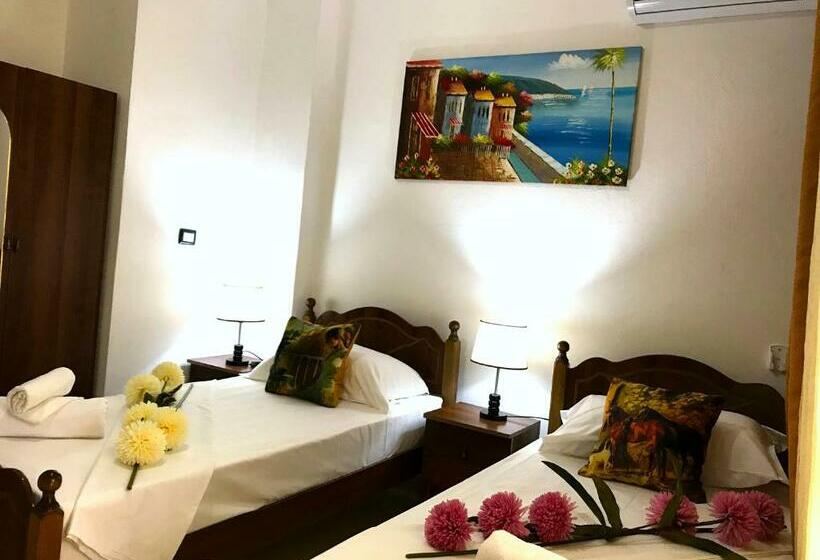 스탠다드 트리플 발코니 룸, Mali I Robit