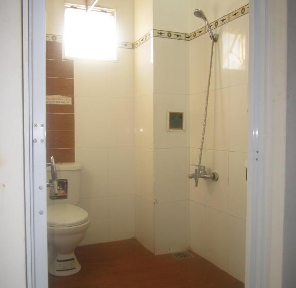 اتاق استاندارد سه نفره, Nhiet Doi