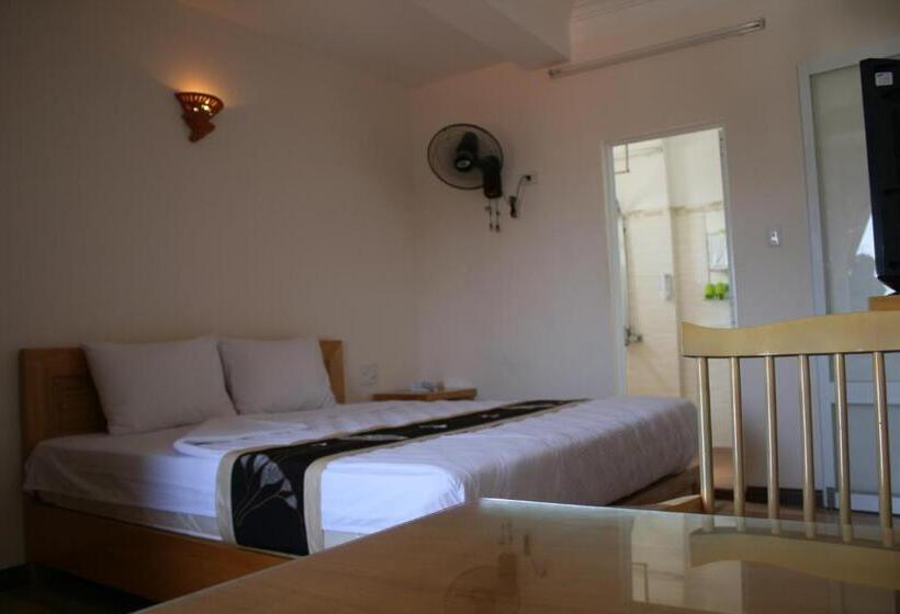 سوییت لوکس, Nhiet Doi