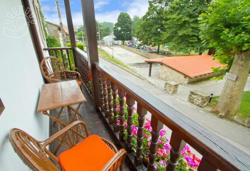 اتاق استاندارد با بالکن, Posada Revolgo