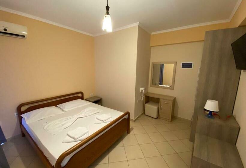 اتاق استاندارد با چشم‌انداز استخر, Karos Hotel Llaman