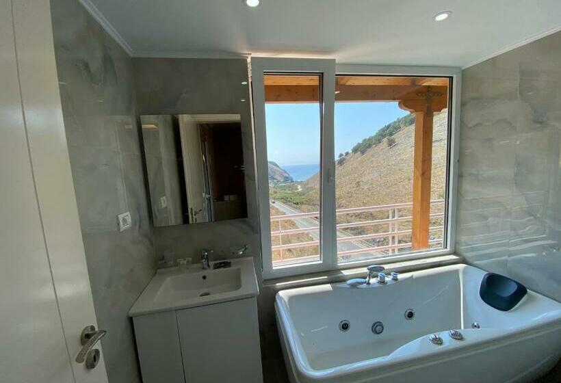 سوئیت با وان آب گرم, Karos Hotel Llaman