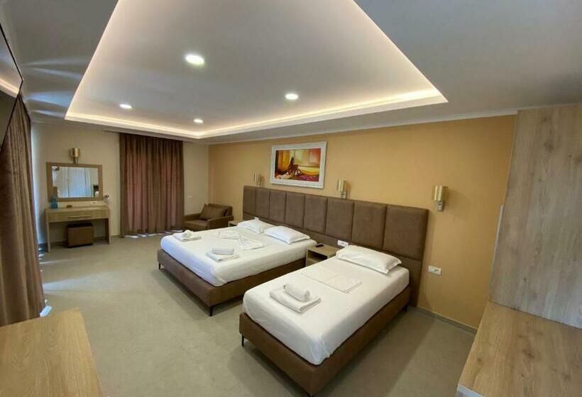 자쿠지 스위트, Karos Hotel Llaman