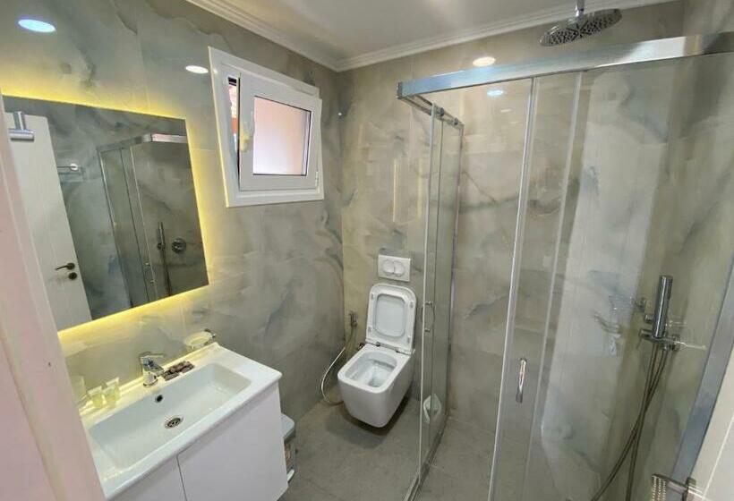 سوییت, Karos Hotel Llaman