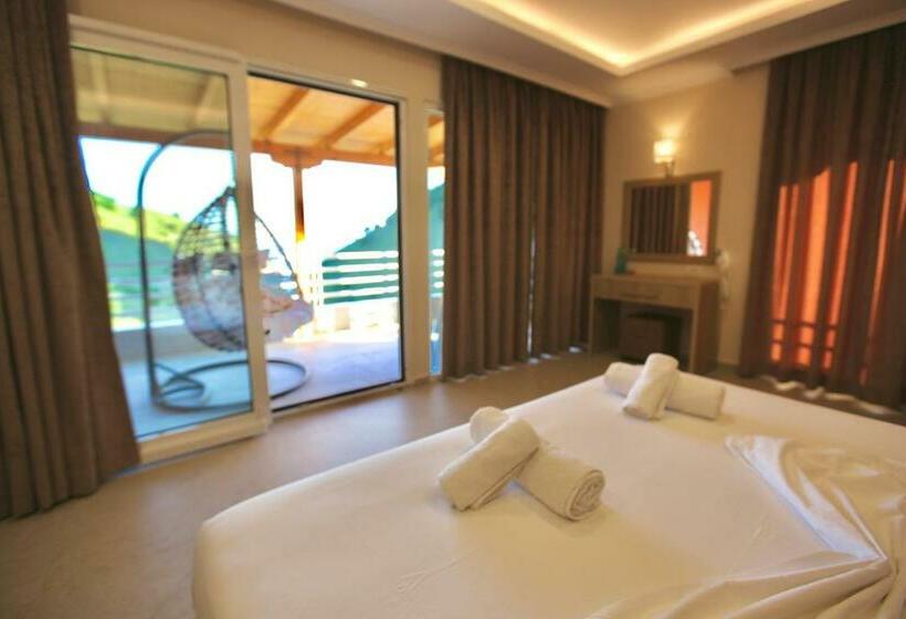 سوئیت با وان آب گرم, Karos Hotel Llaman