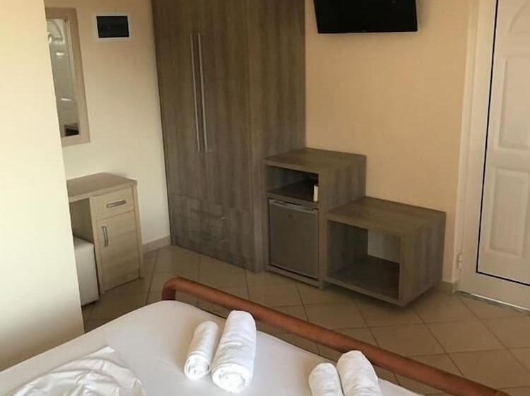 اتاق استاندارد با چشم‌انداز استخر, Karos Hotel Llaman