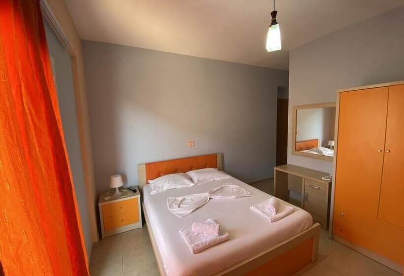 اتاق استاندارد با چشم‌انداز استخر, Karos Hotel Llaman