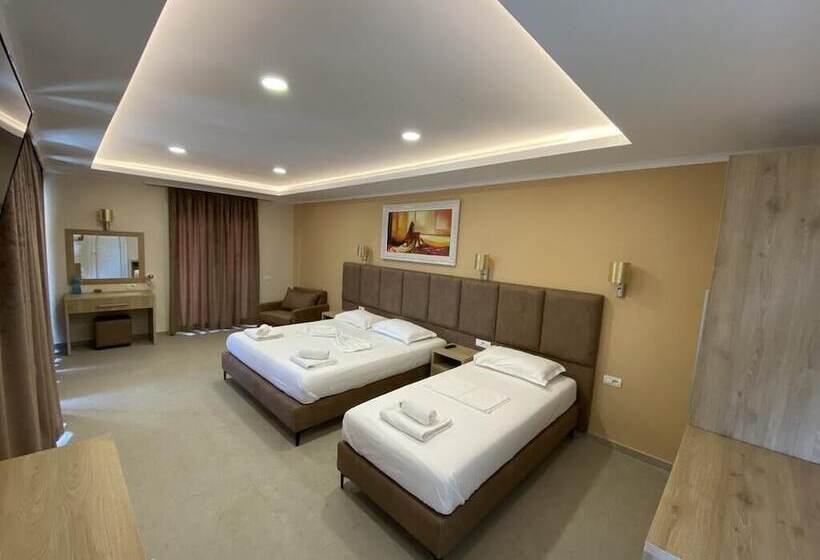 سوییت, Karos Hotel Llaman