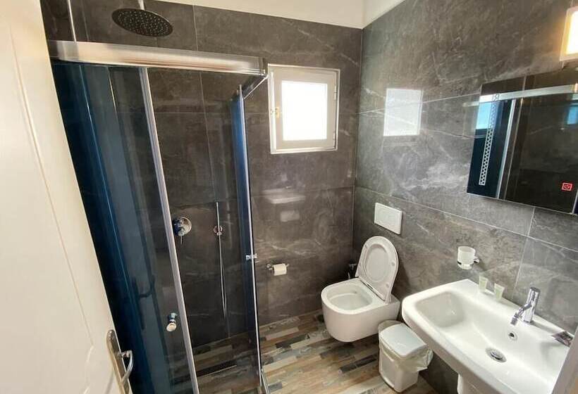 اتاق خانوادگی, Karos Hotel Llaman