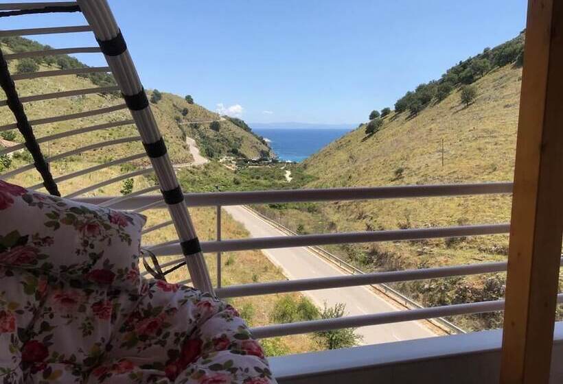 سوییت, Karos Hotel Llaman