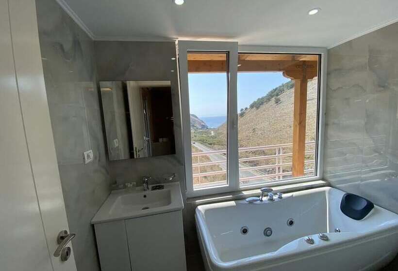 سوییت, Karos Hotel Llaman