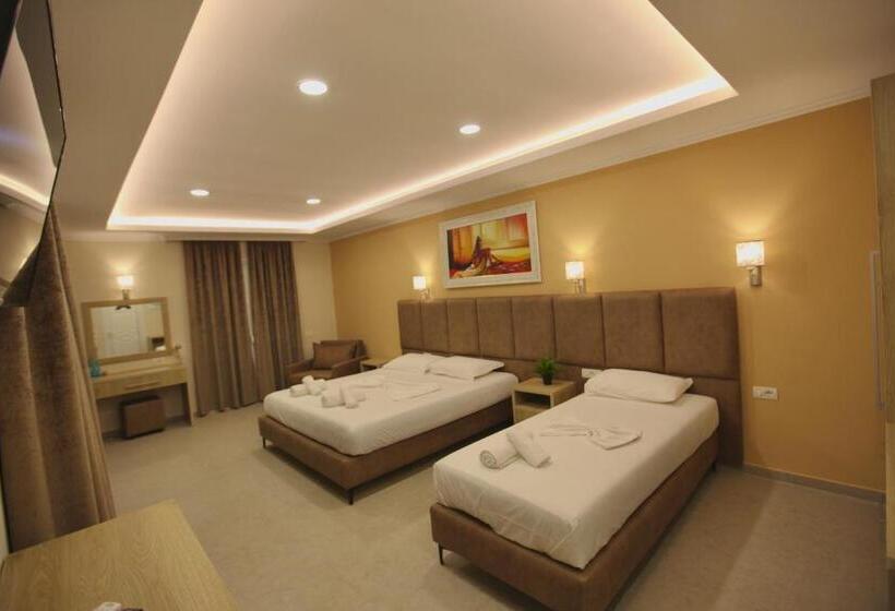 سوئیت با وان آب گرم, Karos Hotel Llaman