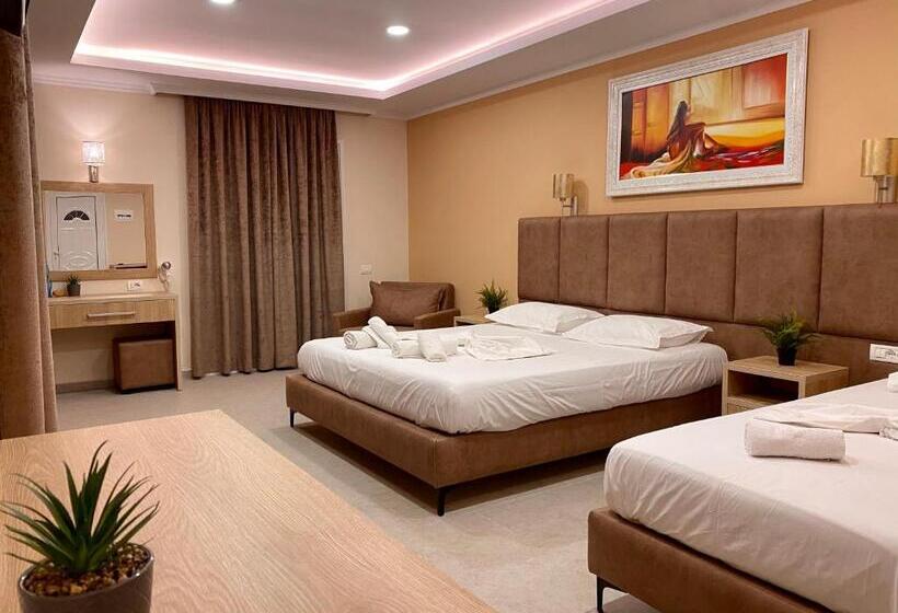 سوئیت با وان آب گرم, Karos Hotel Llaman