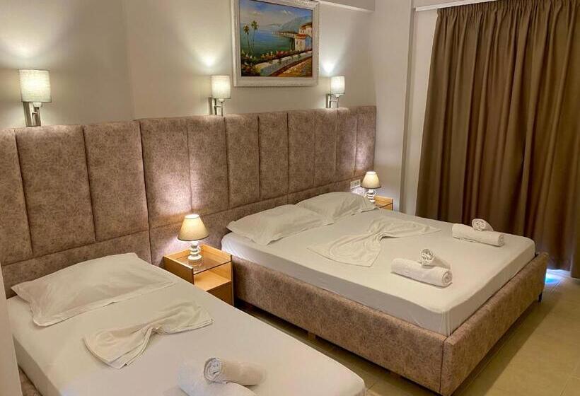 اتاق لوکس سه تخته, Karos Hotel Llaman