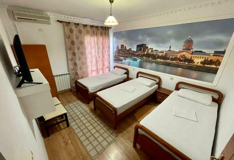 غرفة قياسية ثلاثية مزودة بشرفة, Ramis Hotel & Outdoor Sports Center