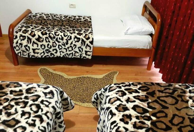 غرفة قياسية ثلاثية مزودة بشرفة, Ramis Hotel & Outdoor Sports Center