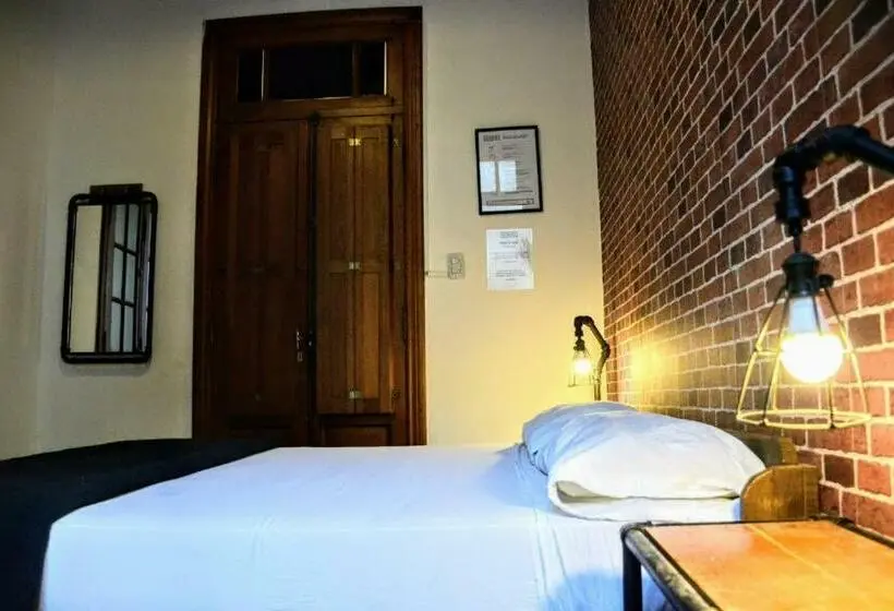 اتاق استاندارد با سرویس بهداشتی مشترک, 531 Hostel