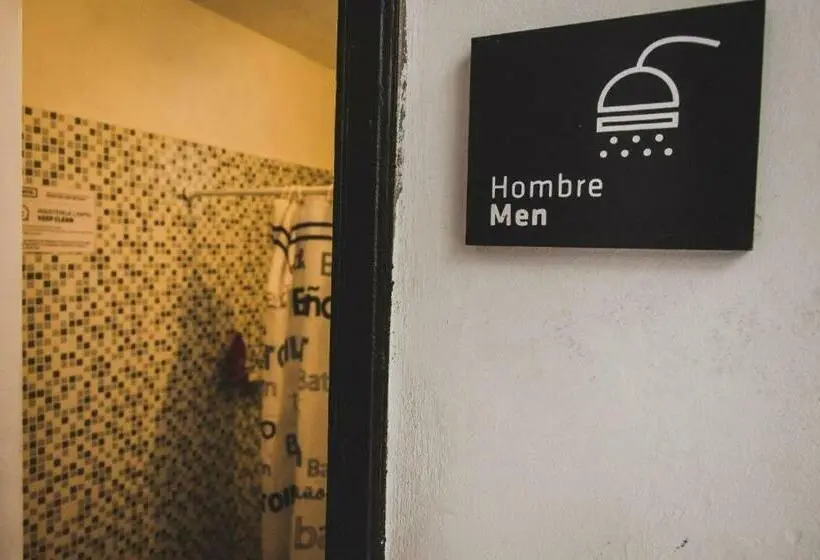 اتاق استاندارد با سرویس بهداشتی مشترک, 531 Hostel