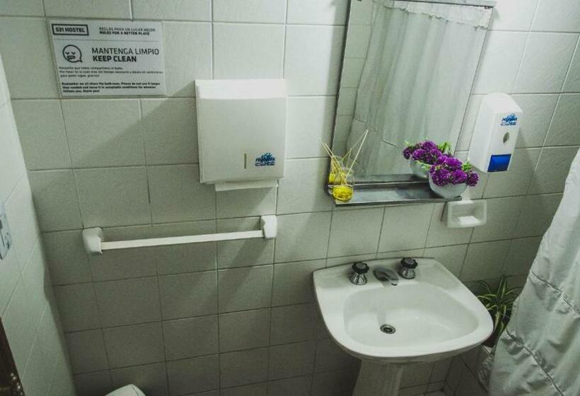 اتاق استاندارد با سرویس بهداشتی مشترک, 531 Hostel