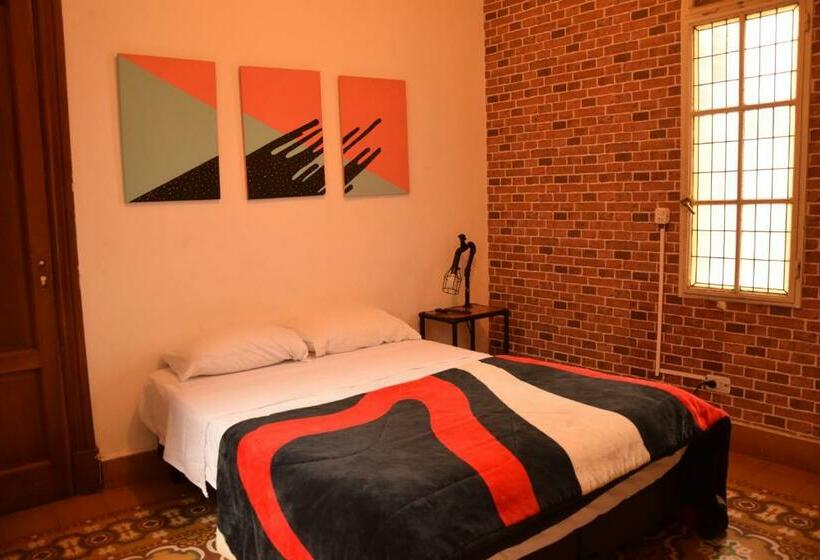 اتاق استاندارد با سرویس بهداشتی مشترک, 531 Hostel