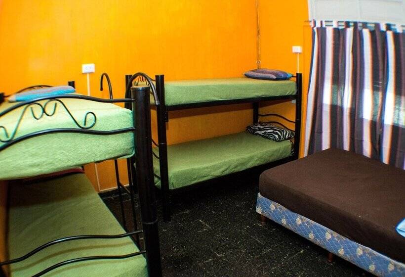 חדר משפחתי, Hostel Cordobes