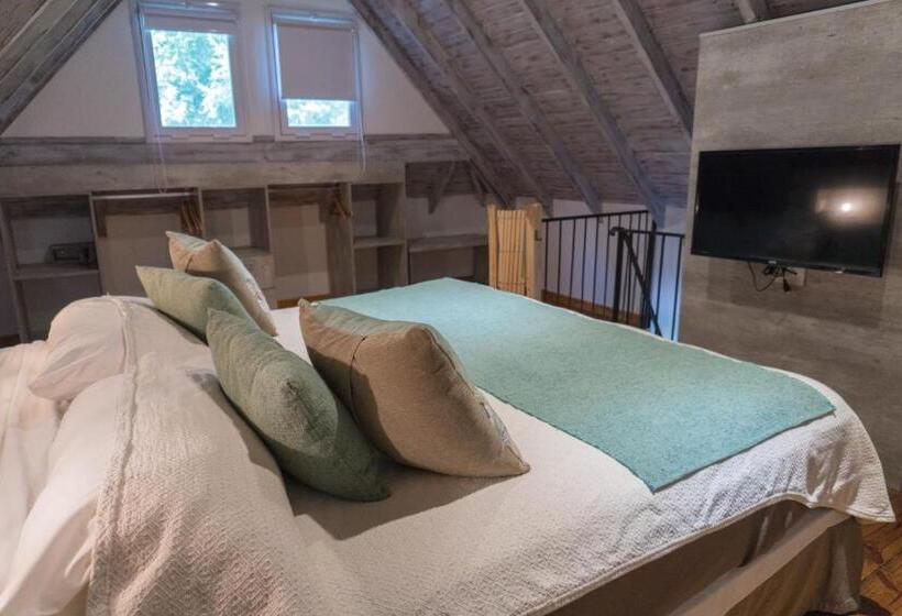 بانگلوی استاندارد, Brisas Serranas