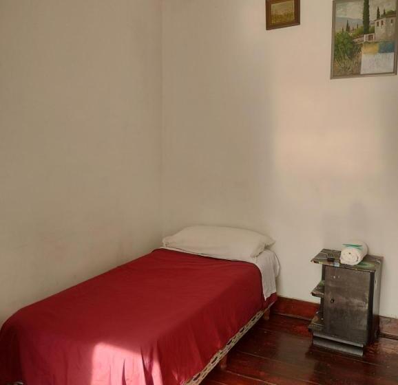 اتاق ساده سه‌ نفره, Minerva