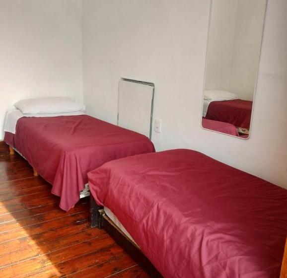 اتاق ساده سه‌ نفره, Minerva