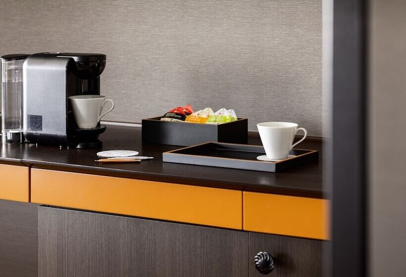 Номер Superior, Mitsui Garden Hotel Kyobashi   Tokyo Station