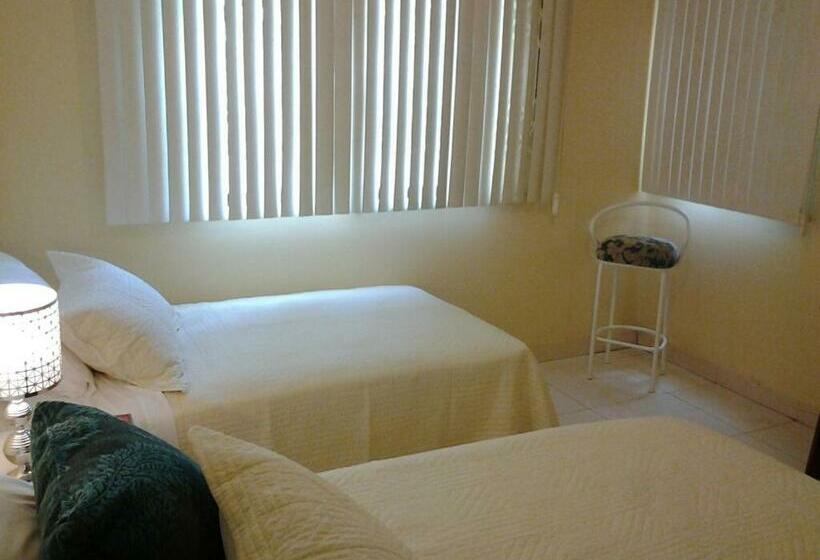 اتاق استاندارد سه نفره, Suites La Rosa