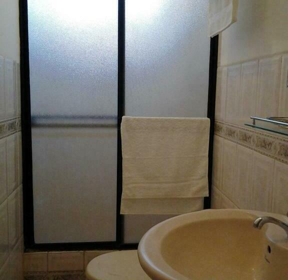 اتاق استاندارد سه نفره, Suites La Rosa