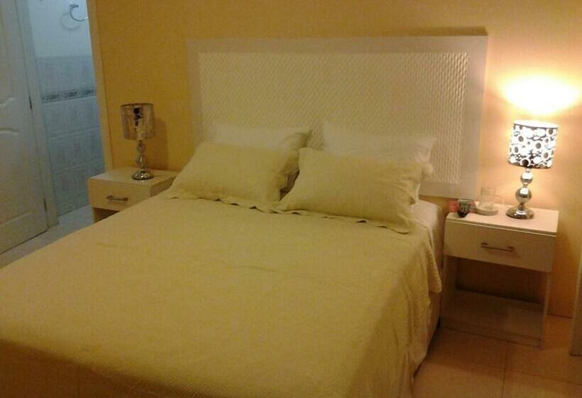 اتاق استاندارد یک نفره, Suites La Rosa