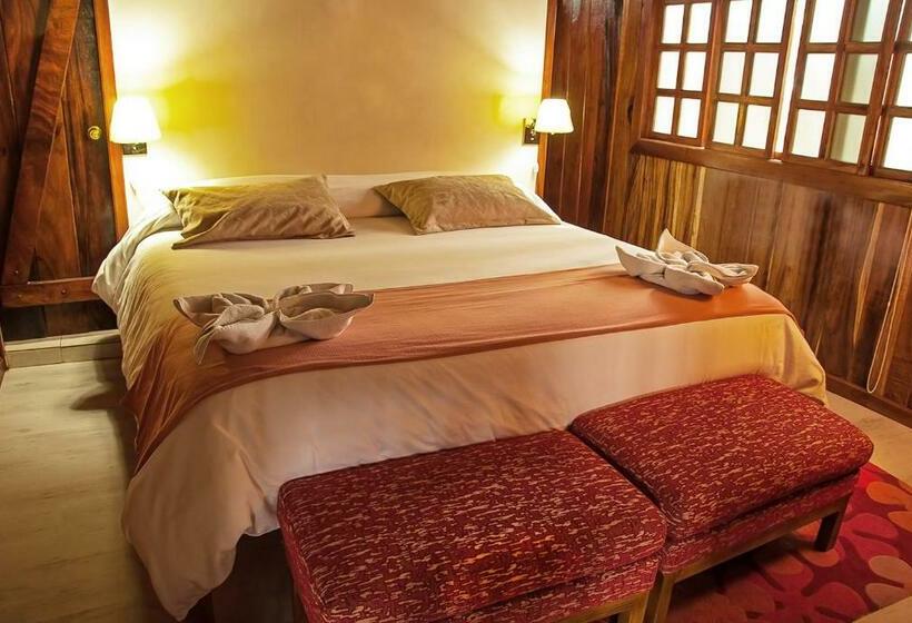 디럭스 룸, The Wooden House