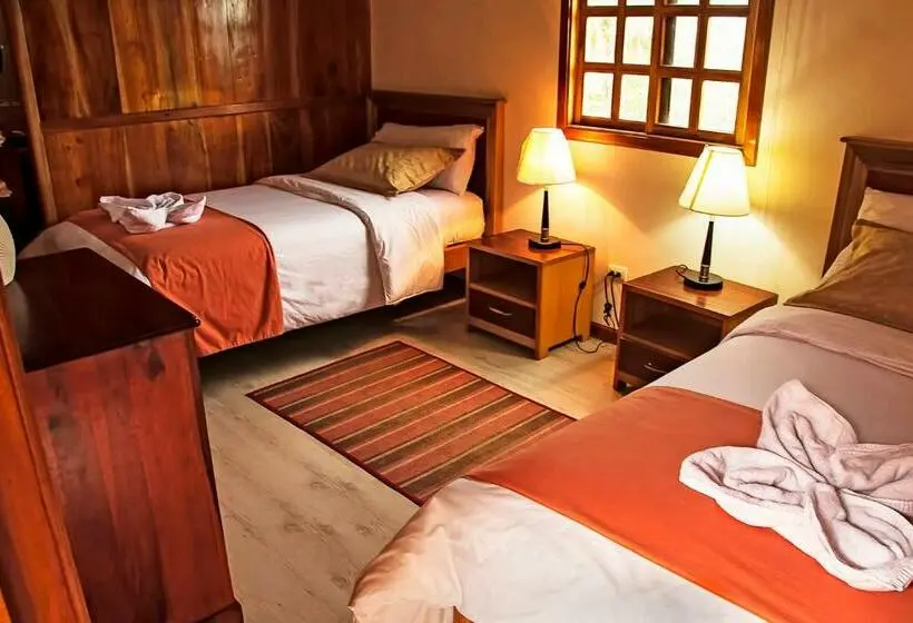 اتاق استاندارد, The Wooden House
