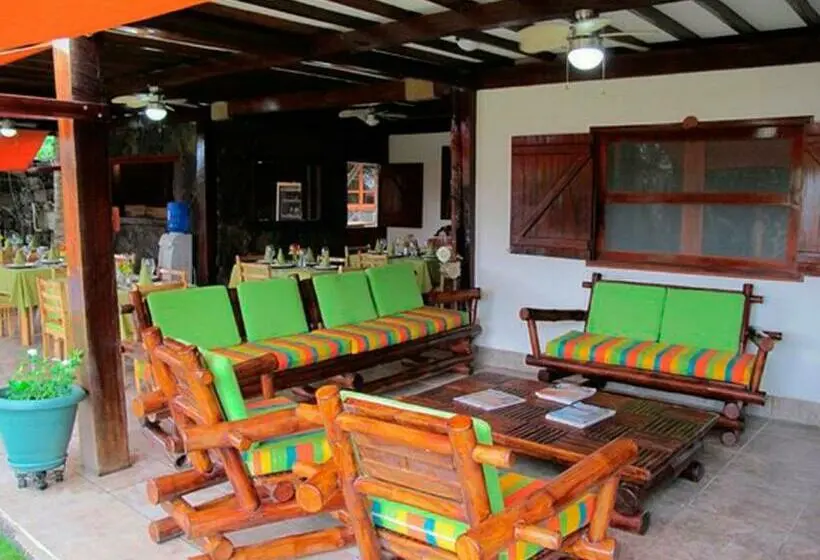 اتاق استاندارد, The Wooden House