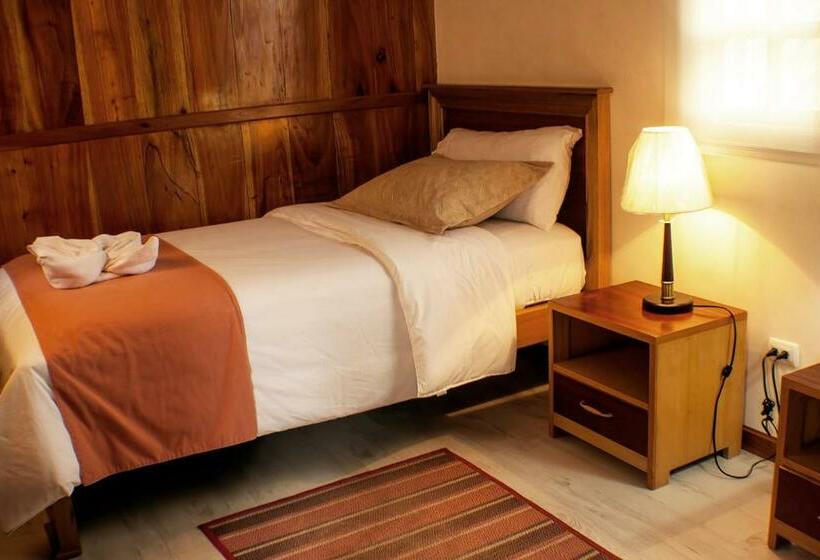 스탠다드 룸, The Wooden House