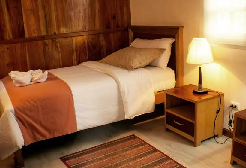 اتاق استاندارد, The Wooden House