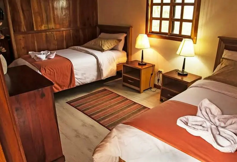 اتاق استاندارد, The Wooden House